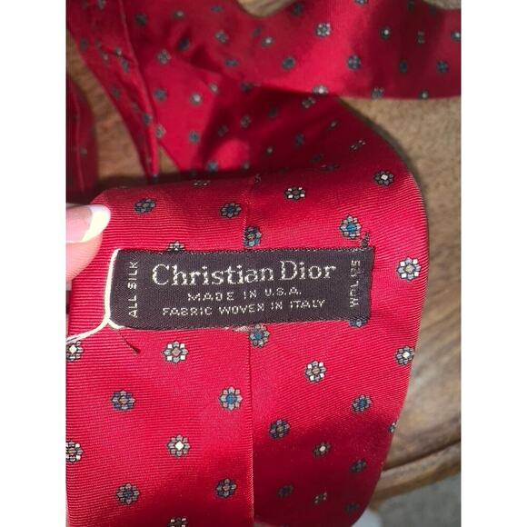 Christian Dior Men's Silk Tie Red Floral Pattern Classic Width - Picture 2 of 4